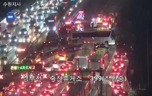 사고 현장. (한국도로공사 CCTV 갈무리) 2025.1.24/뉴스1