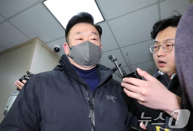 이광우 대통령경호처 경호본부장이 24일 오전 서울 서대문구 경찰청 국가수사본부 특별수사단에 출석하고 있다. 특수단은 김성훈 경호차장과 이 본부장을 불러 특수공무집행방해 혐의를 조사한다. 2025.1.24/뉴스1 ⓒ News1 장수영 기자