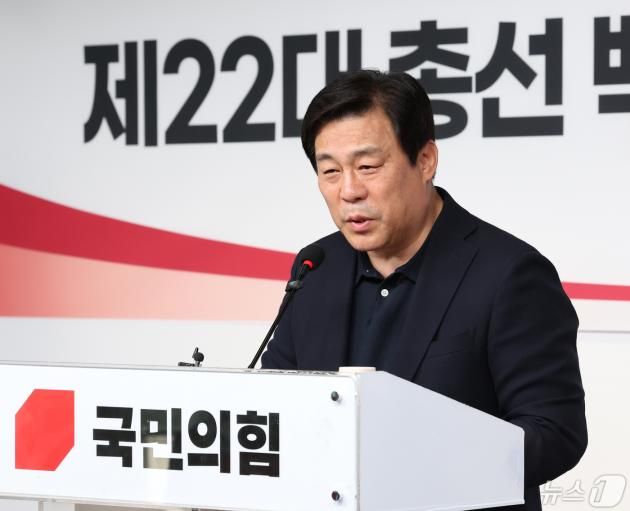 김선동 국민의힘 서울시당위원장이 14일 서울 여의도 당사에서 제3차 총선 백서 특별위원회 전체회의에서 발언을 하고 있다. 2024.5.14/뉴스1 ⓒ News1 송원영 기자