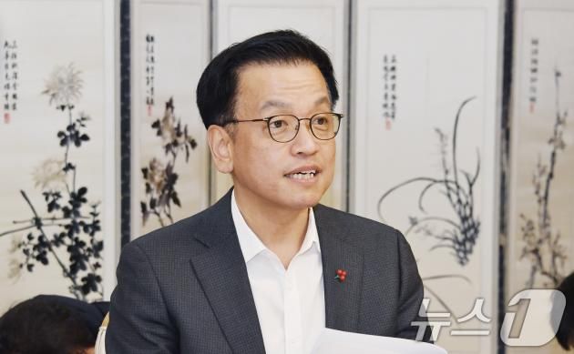 최상목 대통령 권한대행 부총리 겸 기획재정부 장관이 24일 오후 서울 종로구 정부서울청사에서 열린 '기획재정부 재정경제금융관(재경관) 오찬 간담회'에서 모두발언을 하고 있다. (기획재정부 제공) 2025.1.24/뉴스1