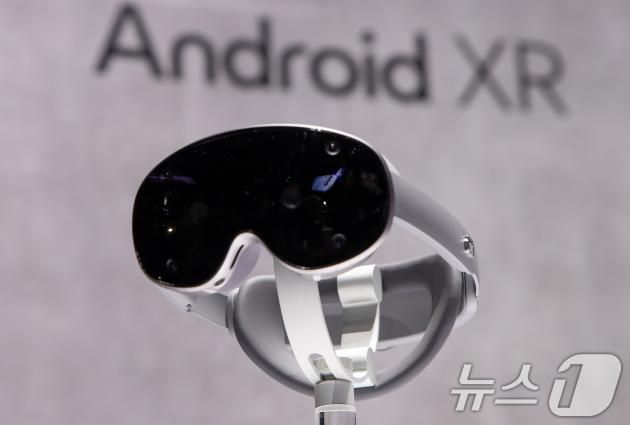 22일(현지시간) 미국 새너제이 SAP센터에서 열린 삼성전자 상반기 '갤럭시 언팩 2025'에 XR 기기 '프로젝트 무한'이 전시돼 있다. (삼성전자 제공) 2025.1.23/뉴스1