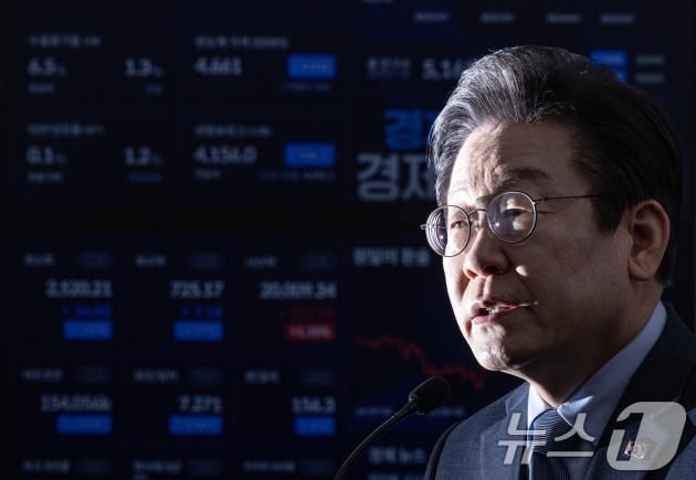 이재명 더불어민주당 대표가 23일 오전 서울 여의도 국회에서 열린 신년기자회견에서 취재진 질문에 답변하고 있다. 2025.1.23/뉴스1 ⓒ News1 이재명 기자