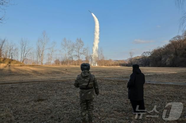 (평양 노동신문=뉴스1) = 북한 미사일총국이 전날인 25일 해상(수중) 대 지상 전략순항유도무기 시험발사를 진행했다고 노동당 기관지 노동신문이 26일 보도했다. 김정은 당 총비서도 현장에서 참관했다. [국내에서만 사용가능. 재배포 금지. DB 금지. For Use Only in the Republic of Korea. Redistribution Prohibited] rodongphoto@news1.kr