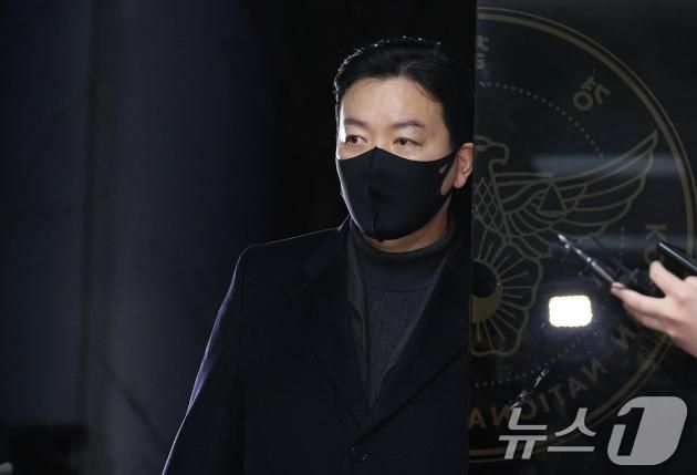 김성훈 대통령경호처 차장이 24일 오전 서울 서대문구 경찰청 국가수사본부 특별수사단에 출석하고 있다. 특수단은 김 차장과 함께 이광우 경호본부장을 불러 특수공무집행방해 혐의를 조사한다. 2025.1.24/뉴스1 ⓒ News1 장수영 기자