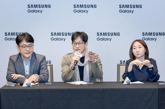 23일(현지 시간) 미국 캘리포니아 새너제이에서 삼성전자는 '갤럭시 언팩 2025' 후속 개념으로 '갤럭시 AI' 브리핑을 진행했다. 왼쪽부터 강민석 삼성전자 MX사업부 CX실 상무, 김정현 삼성전자 MX사업부 CX실장(부사장), 정혜순 삼성전자 MX사업부 개발실 부사장(삼성전자 제공)