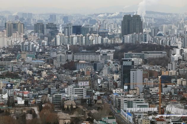 서울 남산에서 주택 및 아파트 단지가 보이고 있다. 2025.1.16/뉴스1 ⓒ News1 박정호 기자