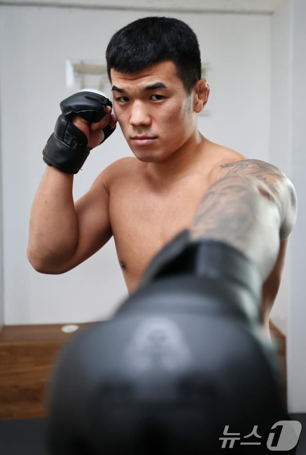 UFC 진출 22호 한국인 파이터 고석현 선수가 22일 오후 서울 강남구 하바스 mma에서 뉴스1과 인터뷰에 앞서 포즈를 취하고 있다. 2025.1.22/뉴스1 ⓒ News1 임세영 기자