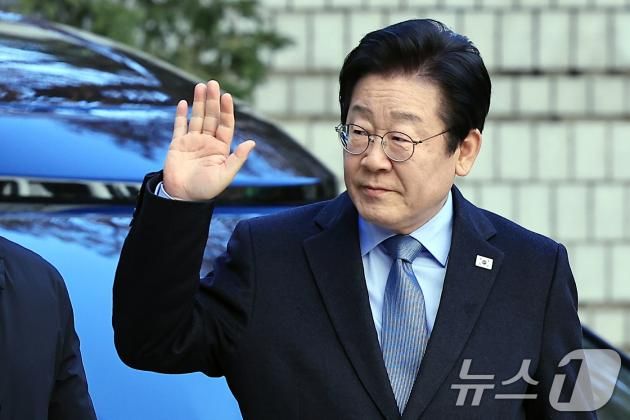 이재명 더불어민주당 대표가 23일 오후 서울 서초구 서초중앙로 서울고등법원에서 열린 공직선거법 위반 항소심 1회 공판에 출석하고 있다. 2025.1.23/뉴스1 ⓒ News1 박정호 기자