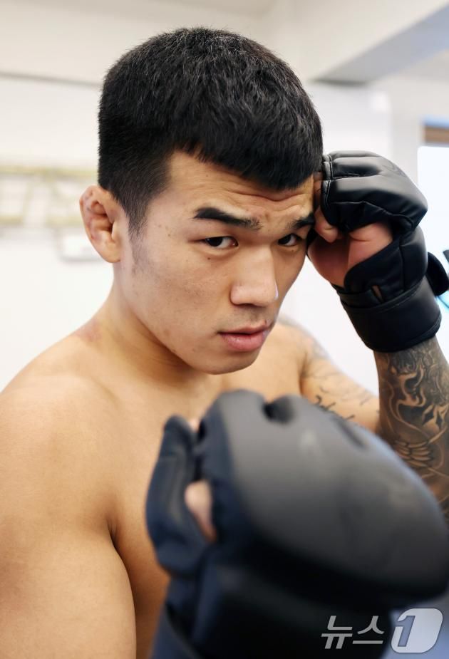 UFC 진출 22호 한국인 파이터 고석현 선수가 22일 오후 서울 강남구 하바스 mma에서 뉴스1과 인터뷰에 앞서 포즈를 취하고 있다. 2025.1.22/뉴스1 ⓒ News1 임세영 기자