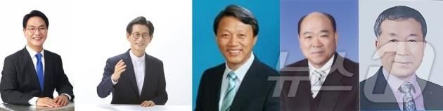 2026년 치러질 6·3 전국동시지방선거 전북자치도 고창군수 선거에는 더불어민주당 심덕섭 현 고창군수의 재선 도전에 유기상 전 군수 등 4~5명의 지역 인사가 도전장을 내밀 것으로 보인다. 왼쪽부터 심덕섭 고창군수, 유기상 전 군수, 정원환 전 군의원, 오교만 전 고창군체육회장, 박수열 민주당 정읍고창환경보호특별위원장. 2025.1.28/뉴스1ⓒ News1 박제철 기자