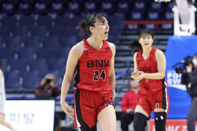 포효하는 김소니아. (WKBL 제공)