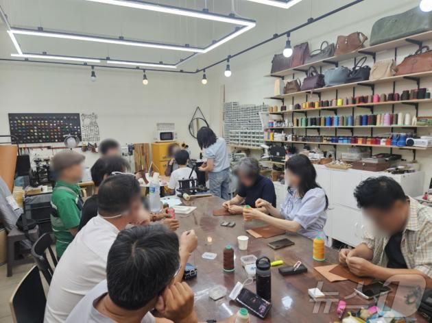 2024년 희망수성 천사계좌 지원금으로 운영된 '중장년 사회관계망 형성 프로그램' 참여자들 모습(대구 수성구 제공)