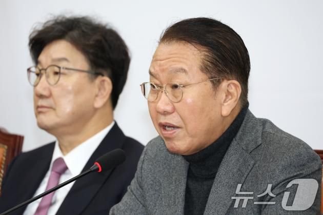 권영세 국민의힘 비상대책위원장이 31일 오전 서울 여의도 국회에서 열린 비상대책위원위원회의에서 모두발언을 하고 있다. 2025.1.31/뉴스1 ⓒ News1 이광호 기자