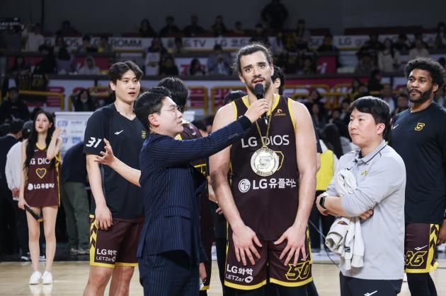 프로농구 LG 마레이가 30일 한국가스공사와 경기 후 인터뷰를 하고 있다.(KBL 제공)