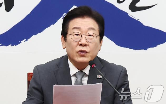 이재명 더불어민주당 대표가 31일 오전 서울 여의도 국회에서 열린 최고위원회의에서 모두 발언을 하고 있다. 2025.1.31/뉴스1 ⓒ News1 김민지 기자