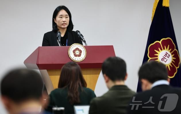 천재현 헌재 공보관이 31일 오후 서울 종로구 헌법재판소에서 윤석열 대통령 탄핵심판 사건 관련 브리핑을 하고 있다. 2025.1.31/뉴스1 ⓒ News1 김도우 기자