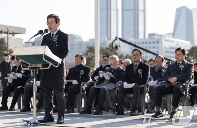이재명 더불어민주당 대표가 3일 오전 서울 여의도 국회에서 열린 고 김수한 전 국회의장 영결식에서 조사를 하고 있다. 2025.1.3/뉴스1 ⓒ News1 이재명 기자