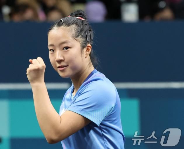 대한민국 탁구 대표팀 신유빈이 3일(한국시간) 프랑스 파리 사우스 파리 아레나 4에서 열린 '2024 파리올림픽' 탁구 여자 단식 동메달 결정전 일본 히나 하야타 선수와의 경기에서 득점한 후 기뻐하고 있다. 2024.8.3/뉴스1 ⓒ News1 이동해 기자