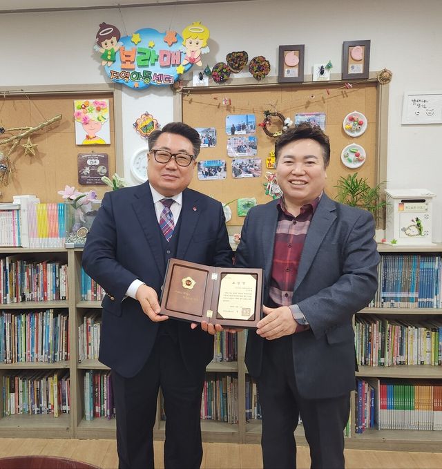 ▲김동욱 목사(좌측) ▲라용주 목사(우측)