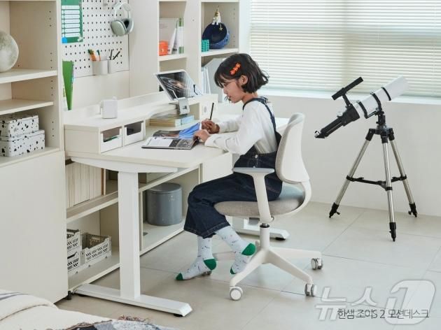 한샘의 학생 가구 '조이S2 모션데스크'.(한샘 제공)