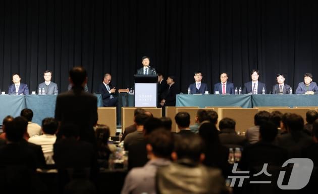 박기덕 고려아연 대표이사가 23일 오후 서울 용산구 그랜드하얏트 서울에서 열린 임시주주총회에서 개회를 선언하고 있다(공동취재) 2025.1.23/뉴스1 ⓒ News1 민경석 기자