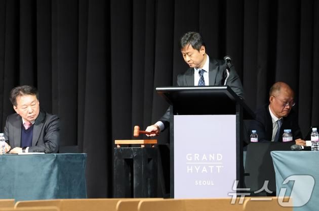 박기덕 고려아연 대표이사가 23일 오후 서울 용산구 그랜드하얏트 서울에서 열린 임시주주총회에서 개회를 선언하고 있다. (공동취재) 2025.1.23/뉴스1 ⓒ News1 민경석 기자