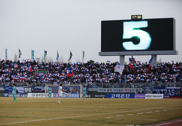 지난 시즌 안산 와스타디움에서 안산 그리너스 FC 와 수원 삼성의 경기 /&nbsp; 출처 : 안산 그리너스 FC 공식 홈페이지