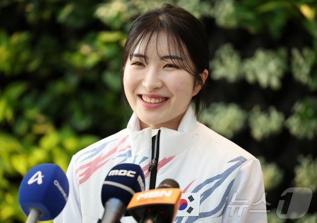 2025 하얼빈 동계 아시안게임에 나서는 대한민국 쇼트트랙 대표팀의 김길리가 2일 오전 인천국제공항에서 출국 전 인터뷰를 하고 있다. 2025.2.2/뉴스1 ⓒ News1 김진환 기자