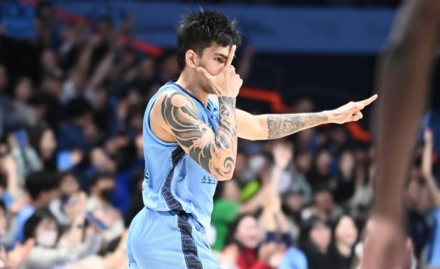 소노 켐바오가 2일 DB전에서 세리머니를 하고 있다.(KBL 제공)