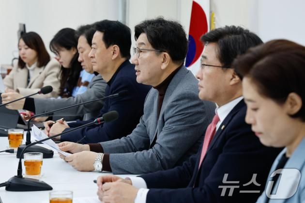 권성동 국민의힘 원내대표가 2일 서울 여의도 국회에서 현안 관련 기자간담회를 하고 있다. 2025.2.2/뉴스1 ⓒ News1 안은나 기자