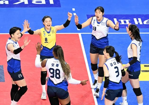현대건설이 4일 열린 2024-25 도드람 V리그 여자부 5라운드 경기에서 IBK기업은행을 3-1로 제압했다. (KOVO 제공)