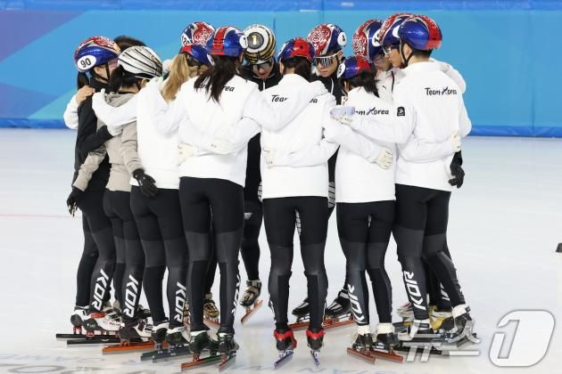 하얼빈 동계아시안게임에 출전하는 대한민국 쇼트트랙 대표팀이 4일 중국 헤이룽장성 하얼빈 빙상훈련센터 다목적홀에서 훈련하고 있다. 2025.2.4/뉴스1 ⓒ News1 이승배 기자