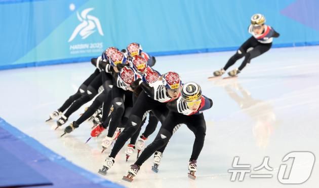 하얼빈 동계아시안게임에 출전하는 대한민국 쇼트트랙 대표팀이 4일 중국 헤이룽장성 하얼빈 빙상훈련센터 다목적홀에서 훈련하고 있다.2025.2.4/뉴스1 ⓒ News1 이승배 기자