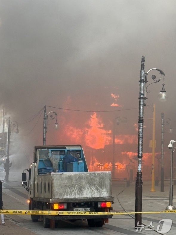 3일 오후 5시쯤 인천시 남동구 구월동의 한 술집에서 불이 나 소방 당국이 진화에 나섰다.(독자 제공)2025.2.3/뉴스1 ⓒ News1 박소영 기자