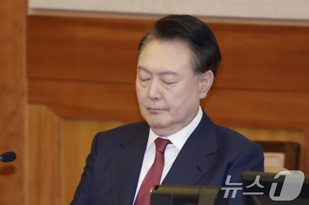 윤석열 대통령이 4일 서울 종로구 헌법재판소에서 열린 탄핵심판 5차 변론기일에 출석해 있다. 2025.2.4/뉴스1 ⓒ News1 사진공동취재단