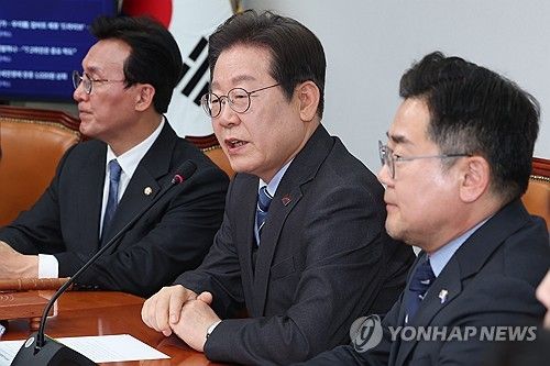 (서울=연합뉴스) 김주성 기자 = 더불어민주당 이재명 대표가 9일 서울 여의도 국회에서 열린 최고위원회의에서 대권 도전을 위해 당대표직 사퇴 의사를 밝히고 있다. 2025.4.9 utzza@yna.co.kr