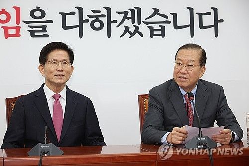 (서울=연합뉴스) 박동주 기자 = 국민의힘 권영세 비상대책위원장이 9일 서울 여의도 국회에서 김문수 전 고용노동부 장관을 만난 자리에서 발언하고 있다. 2025.4.9 pdj6635@yna.co.kr