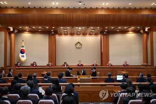 (서울=연합뉴스) 윤석열 대통령 탄핵심판 선고 기일인 4일 서울 종로구 헌법재판소 대심판정에 헌법재판관들이 입장해 있다. 2025.4.4 [사진공동취재단] photo@yna.co.kr