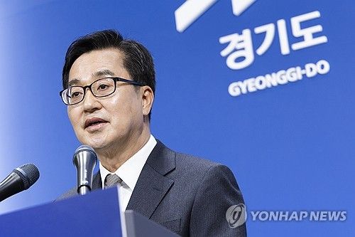 (수원=연합뉴스) 김동연 경기도지사가 4일 경기도 수원시 경기도청에서 윤석열 대통령 탄핵심판 선고 관련 입장을 발표하고 있다. 2025.4.4 [경기도 제공. 재판매 및 DB 금지] xanadu@yna.co.kr