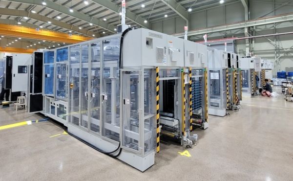 2차 전지 조립 라인. 이모티 사진제공