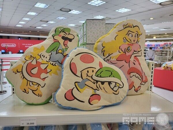 마리오의 조연들도 쿠션으로 모두 모였다 / 게임와이 촬영