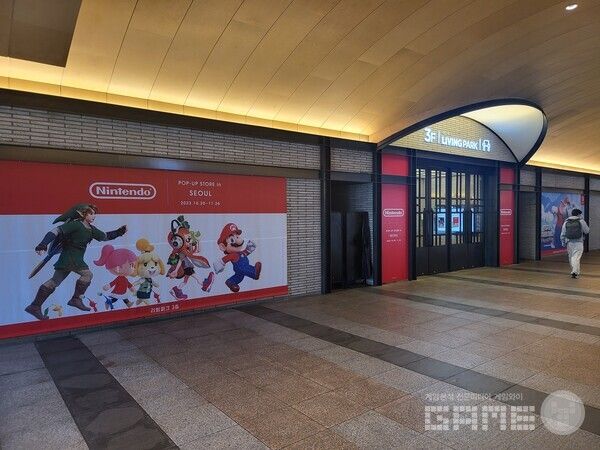 용산역 좌측으로 나가면 어디로 가야할지 바로 보인다 / 게임와이 촬영