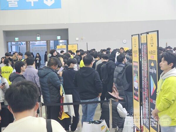 첫 방문시에는 어느 줄인지 찾기가 어려웠다. 템페스트 부스 /게임와이 촬영