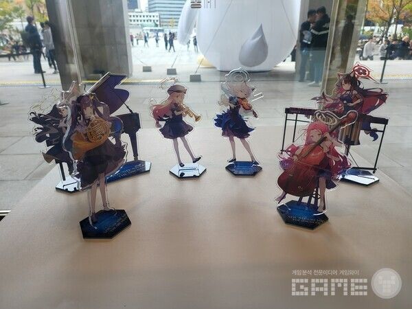 샬레스토어에서 판매중인 오케스트라 굿즈의 실물 / 게임와이 촬영