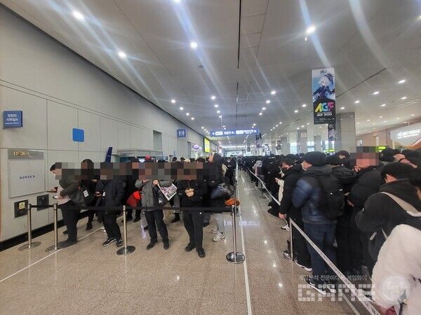 입구에서만 봐도 내부에 얼마나 많은 인원이 대기하고 있는지 볼 수 있다&nbsp;/ 게임와이 촬영