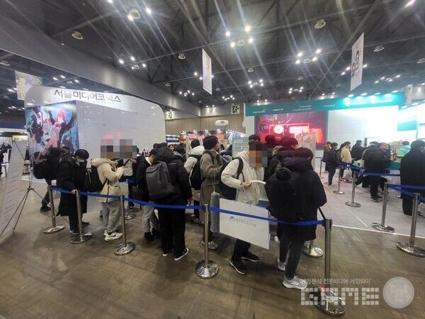 애니플러스만 터질줄 알았는데 엑셀러즈 부스도 빛의 속도로 대기열이 생겼다&nbsp;/ 게임와이 촬영
