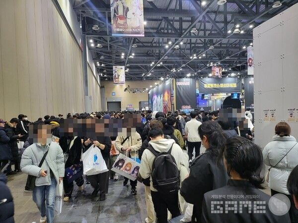 스텔라이브 멤버의 방송이 진행될때 좌측 대기열이 길게 생겼다&nbsp;/ 게임와이 촬영