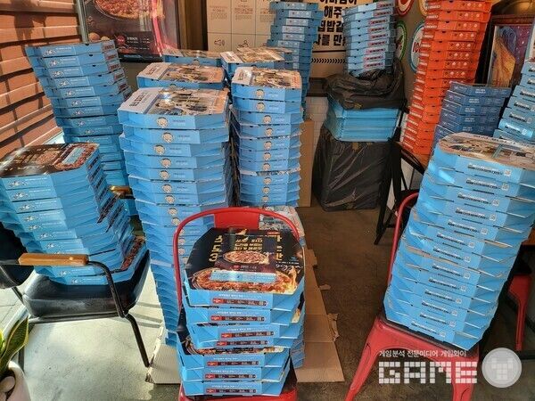 원신 이벤트가 처음 시작됐을때, 피자알볼로 매장 내부의 모습 / 게임와이 촬영&nbsp;