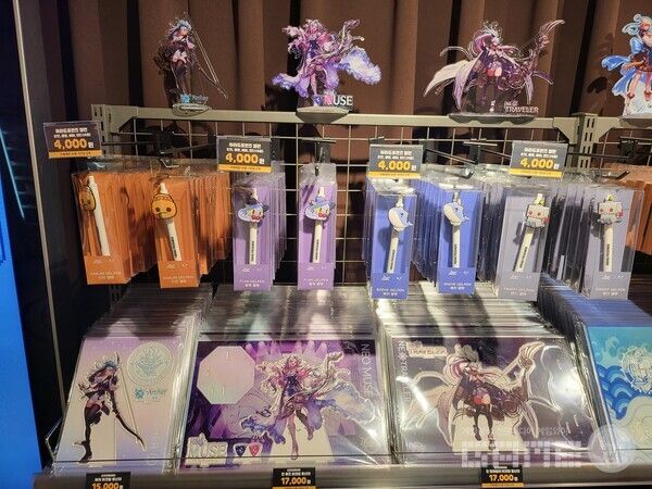 다양한 던전앤파이터 굿즈가 준비되어 있다 / 게임와이 촬영