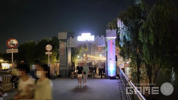 원신의 팬들은 오프라인 행사와 2차 창작에도 적극적으로 나서며 더욱 게임을 즐길 수 있게 만들었다 / 게임와이 촬영